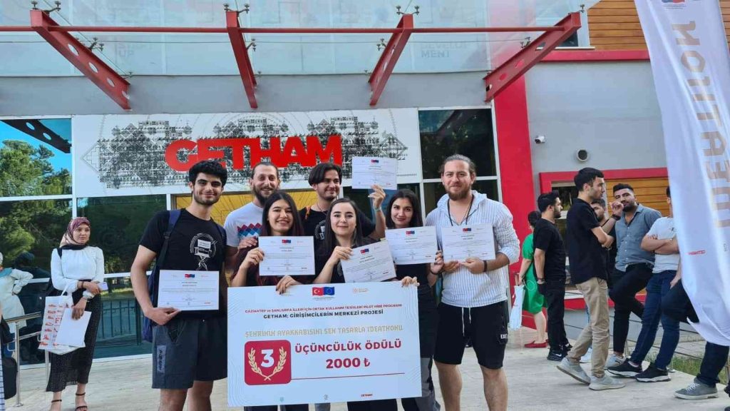 HKÜ’lü öğrenciler “Şehrin ayakkabısını” tasarladı