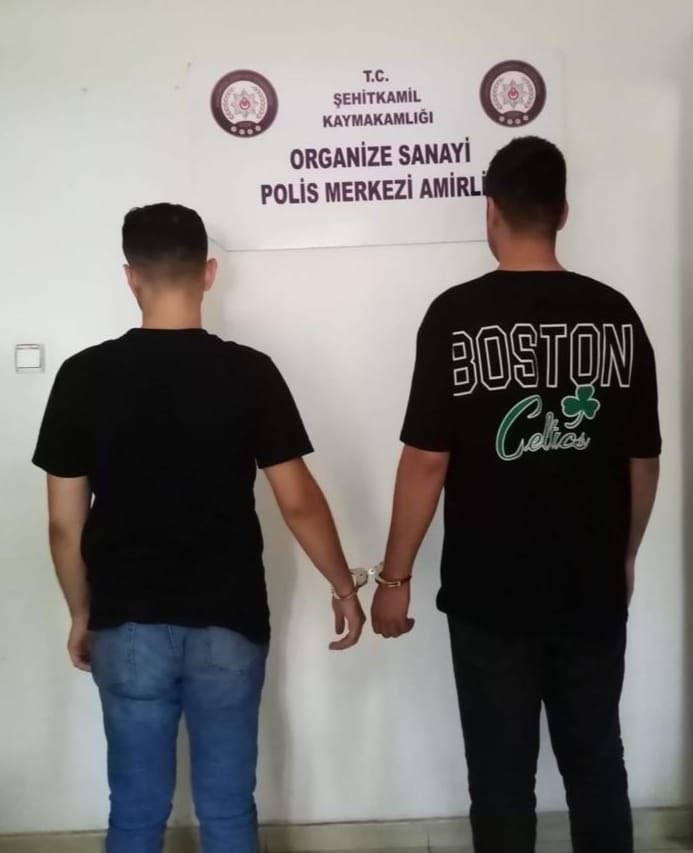 İş yerinden çuvalla malzeme çalan hırsızlar yakalandı