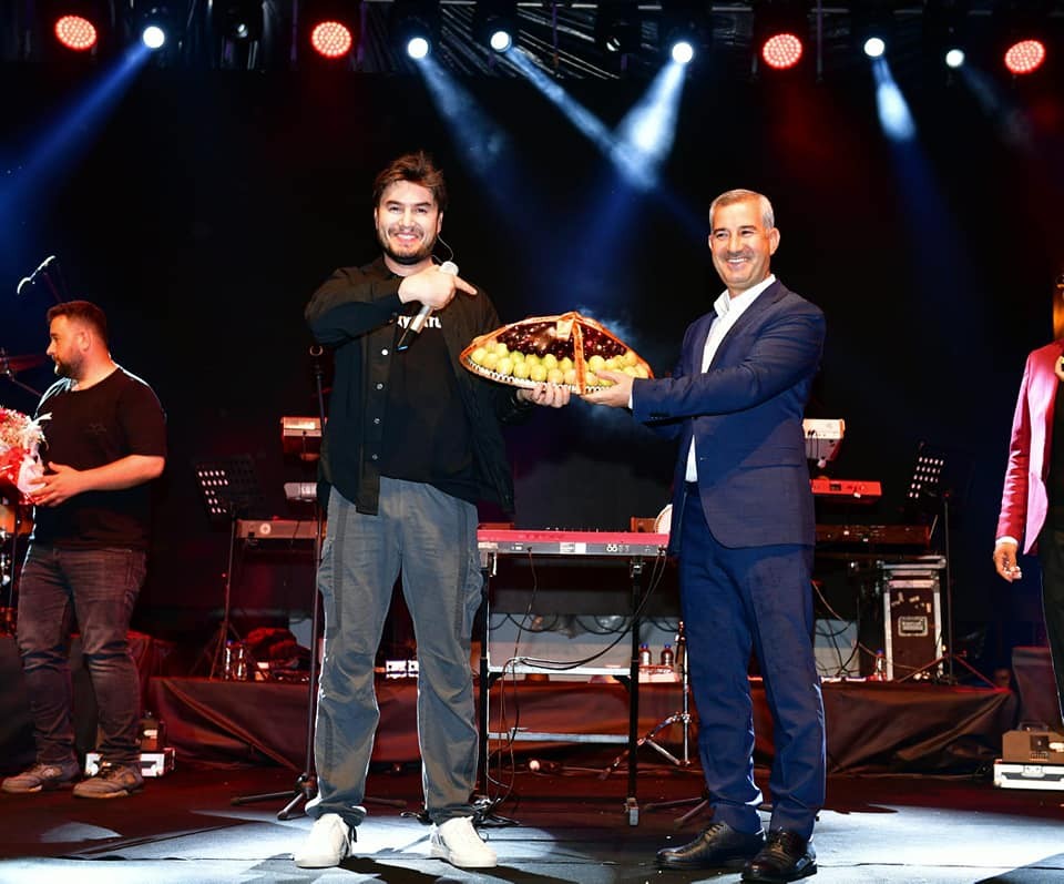 Kiraz Festivali’nde Mustafa Ceceli coşkusu