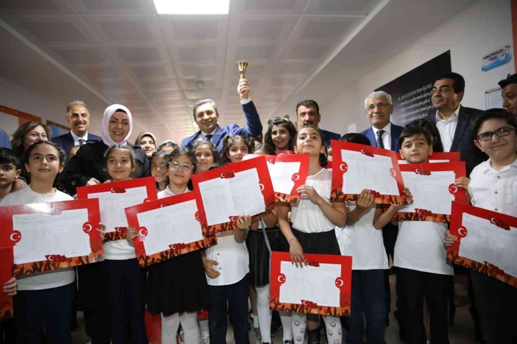 Malatya’da 186 bin 857 öğrencinin karne heyecanı
