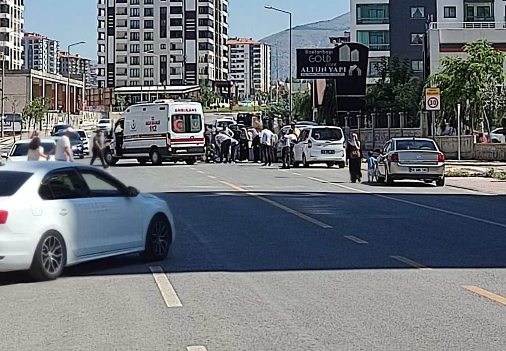 Malatya’da otomobille çarpışan bisikletli ağır yaralandı