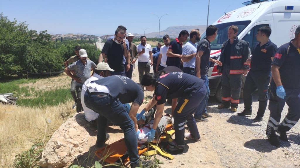 Malatya’da şarampole uçan araçta can pazarı: 2’si ağır 6 yaralı