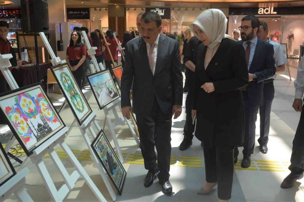 Özal’a ithafen resim sergisi