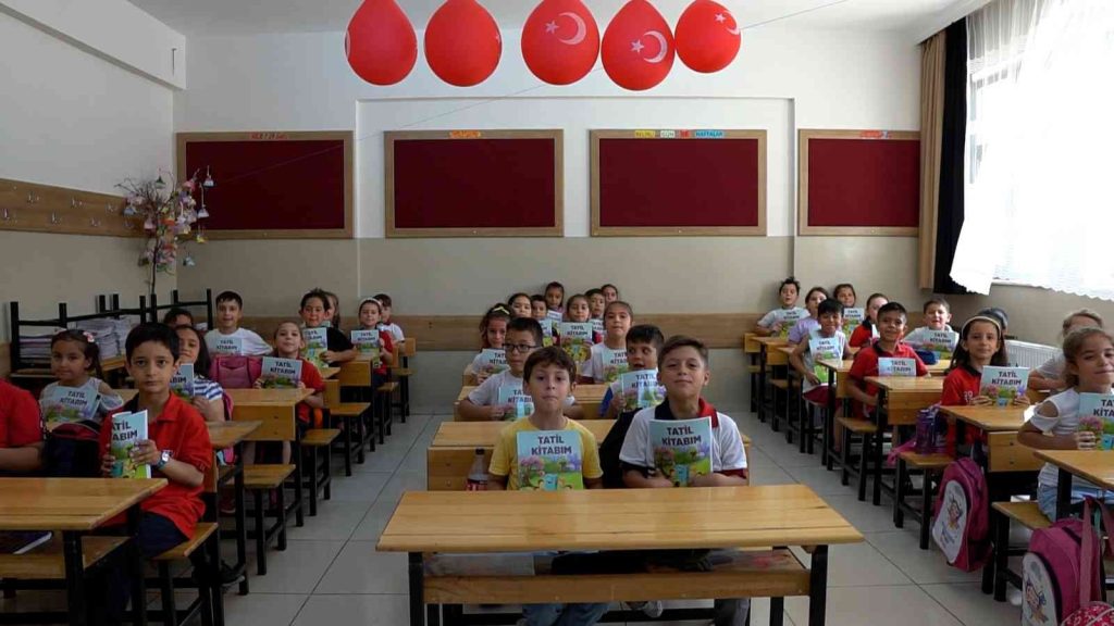 Şahinbey’de öğrencilere tatil kitabı