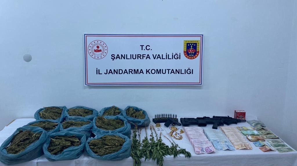 Şanlıurfa’da silah ve uyuşturucu operasyonunda 3 gözaltı