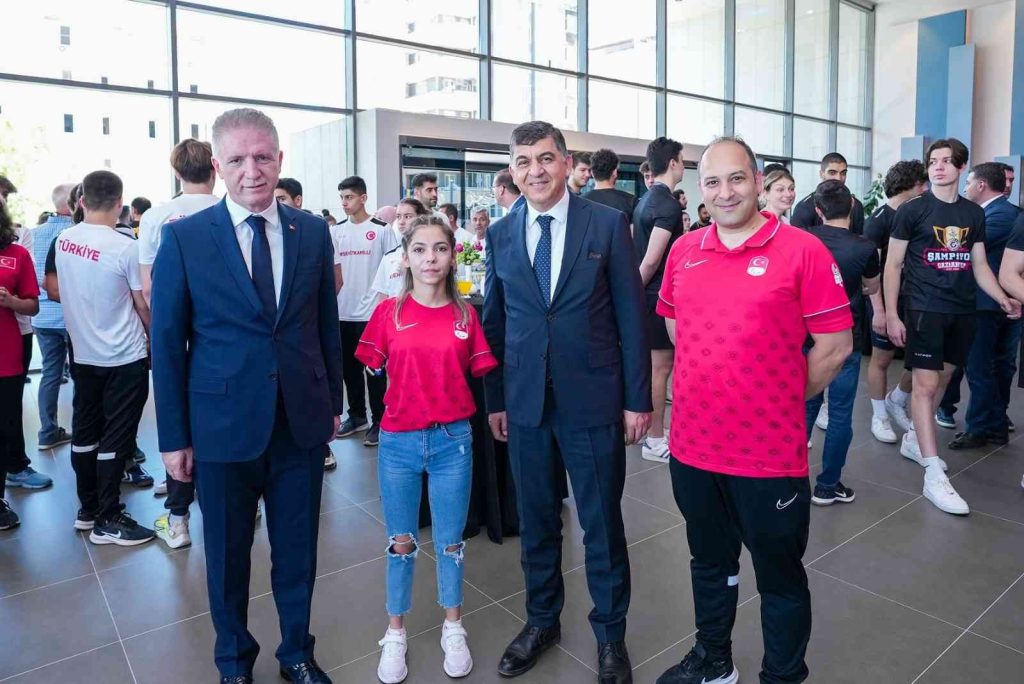 Şehitkamil’de başarılı sporcular ödüllendirildi