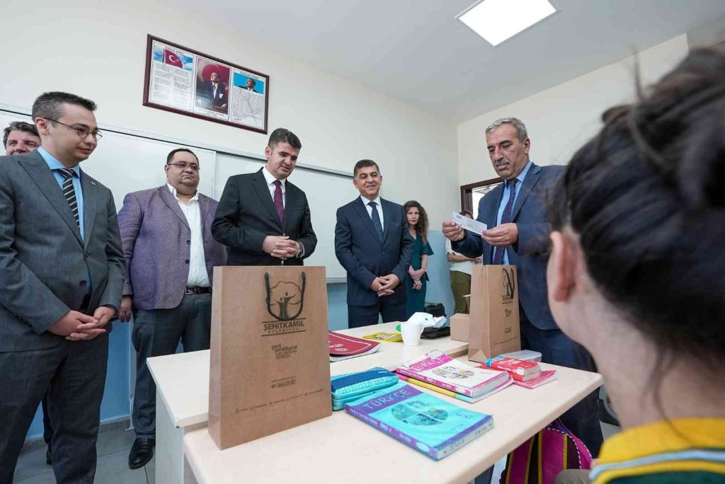 Şehitkamil’de öğrenim gören 124 bin öğrenciye karne hediyesi