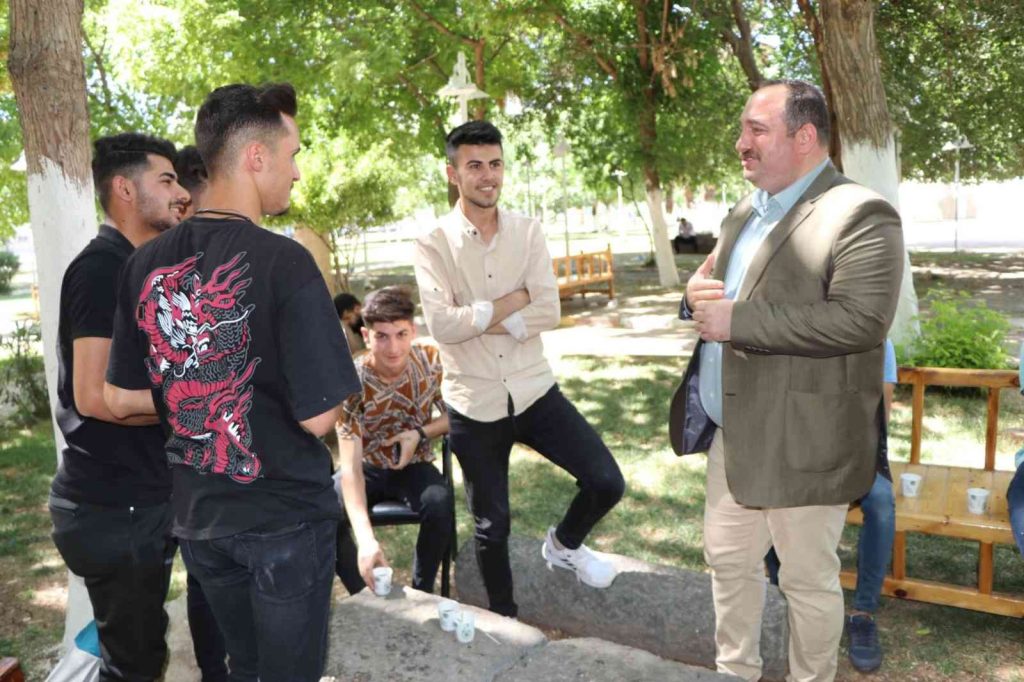 Sınav öncesi öğrencilere moral verdi