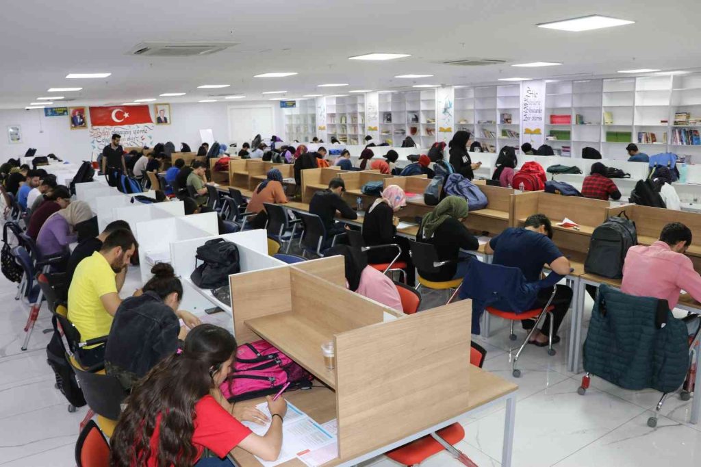 Sınava girecek öğrencilerden Canpolat’a teşekkür