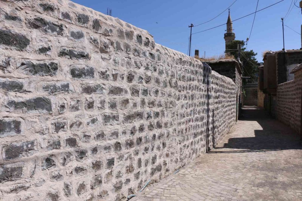 Siverek’in tarih kokan sokakları, aslına uygun hale getiriliyor