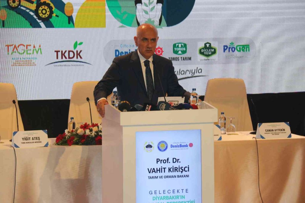 Tarım ve Orman Bakanı Kirişci Diyarbakır’da çiftçilerle bir araya geldi