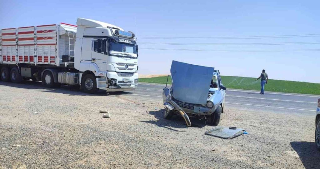 Tır ile otomobil çarpıştı: 2 yaralı