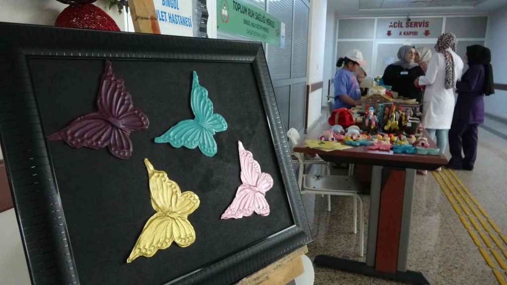 Toplum Ruh Sağlığı Merkezindeki danışanlar, çalışmalarını sergiledi