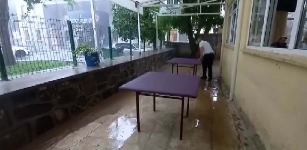 Tunceli’yi sağanak vurdu