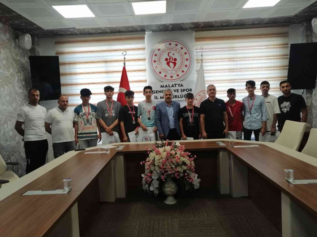 Türkiye Şampiyonu sporculara ödül