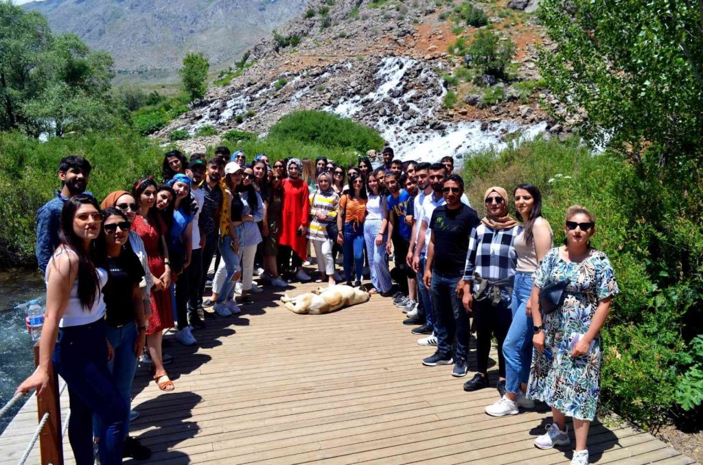 Üniversite öğrencileri Munzur gözelerini gezdi