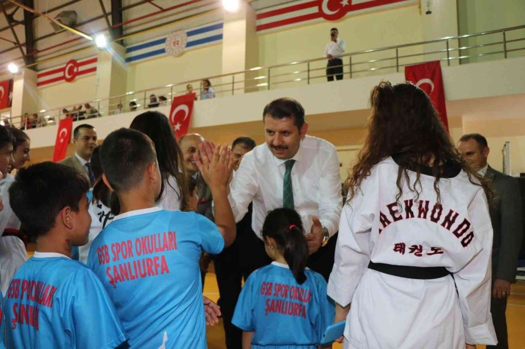 Vali Ayhan gençleri yaz kurslarına davet etti