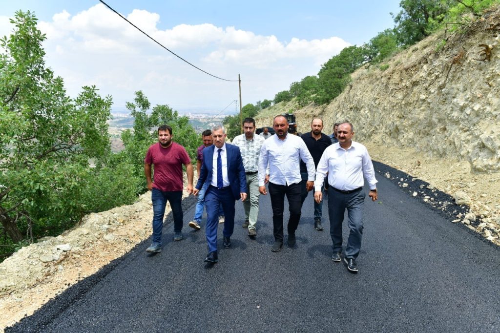 Yeşilyurt’ta yol düzenleme çalışmaları