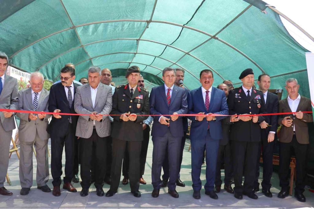 15 Temmuz karma resim ve fotoğraf sergisi açıldı