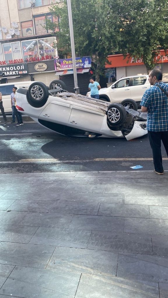 Alkollü sürücü direksiyon hakimiyetini kaybetti, takla atarak metrelerce sürüklendi