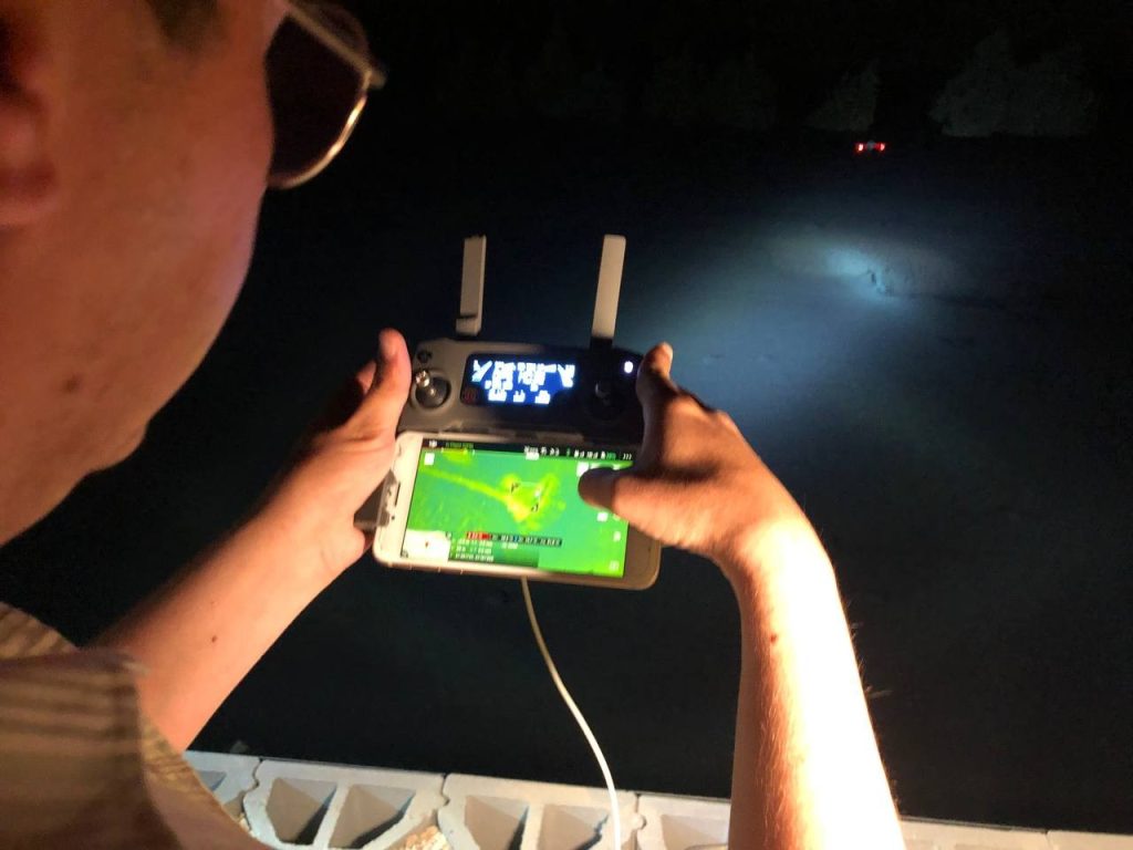 Atığın sızdığı otoyolunda ısıya duyarlı dron ile arama yapılıyor