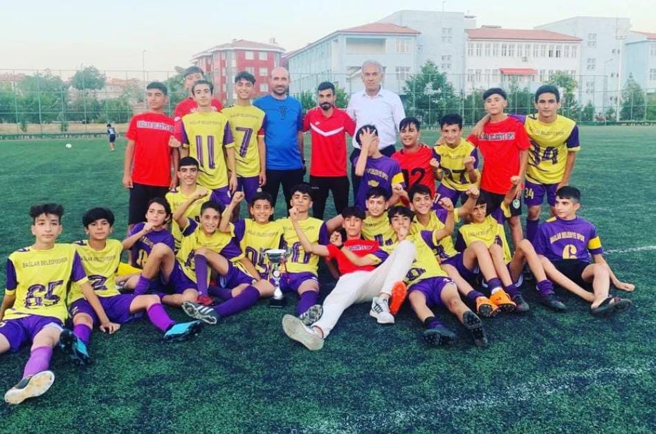 Bağlar Belediyespor futbolcu fabrikası gibi hizmet veriyor