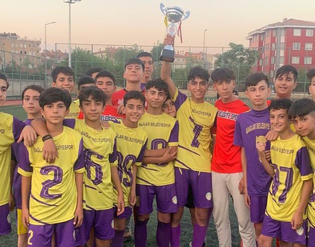 Bağlar Belediyespor’un U14 takımı Diyarbakır şampiyonu