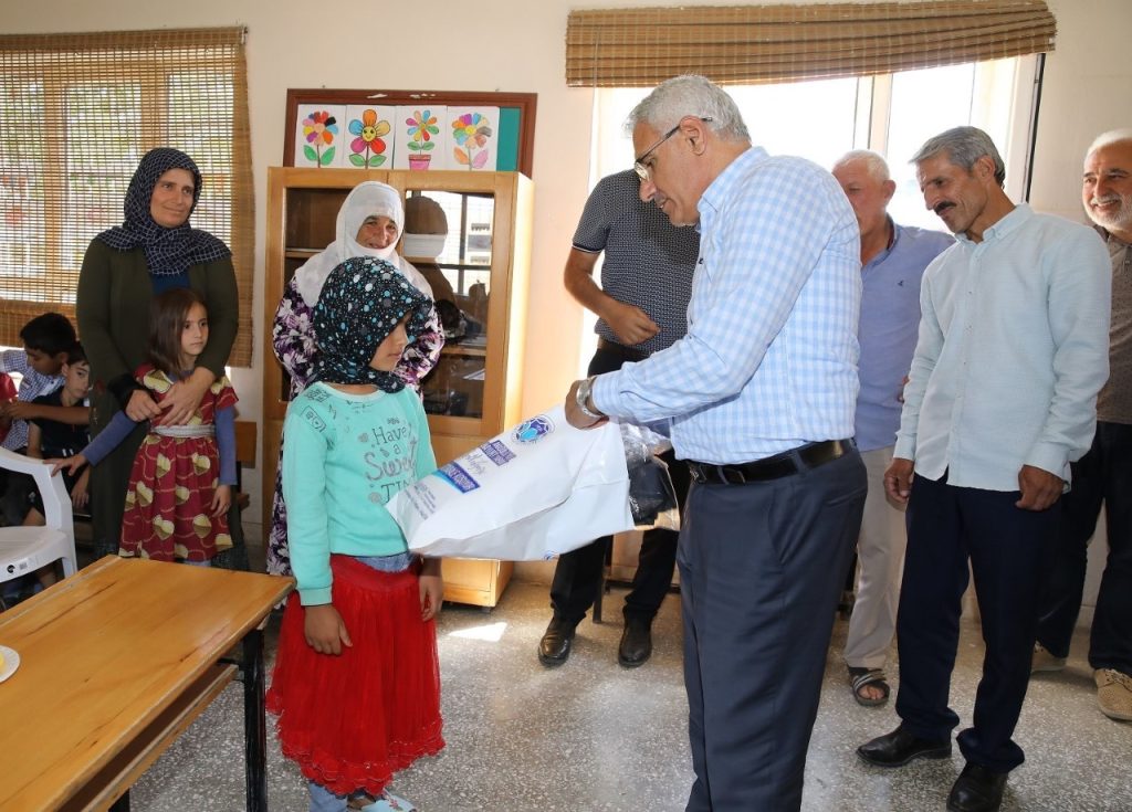 Başkan Güder’den minik kalplere bayram hediyesi