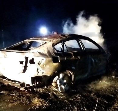 Bingöl’de seyir halindeyken alev alan otomobil küle döndü