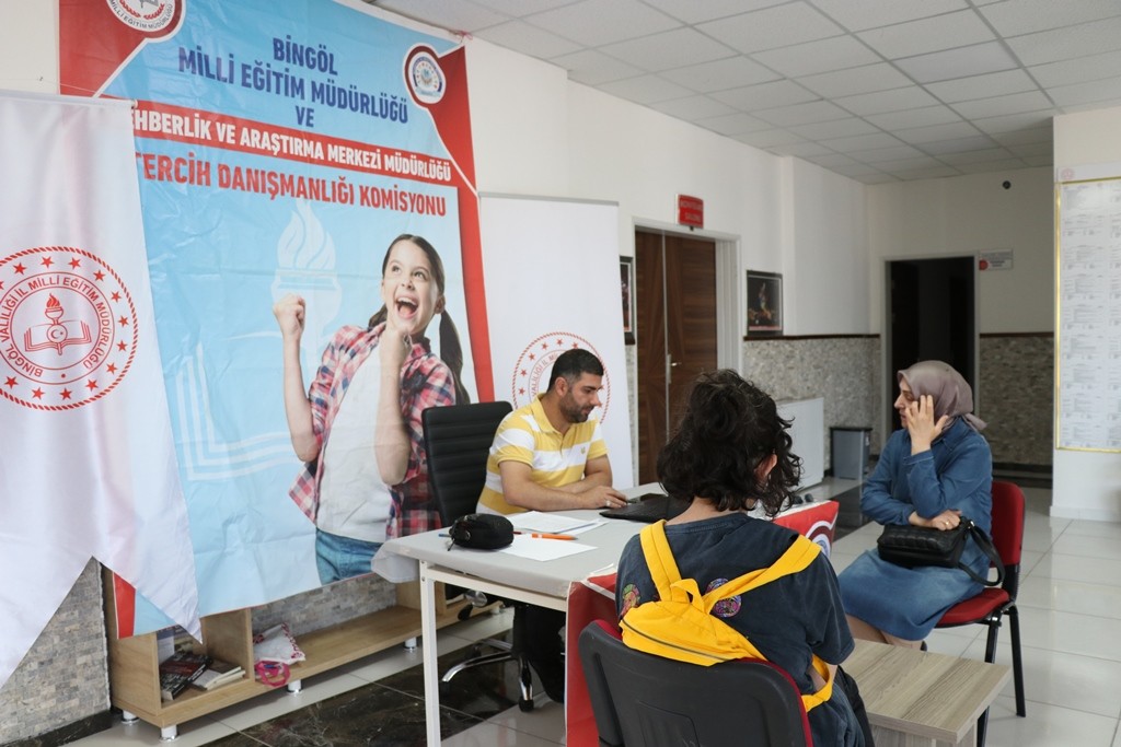 Bingöl’deki okullarda LGS tercih danışmanlık büroları kuruldu