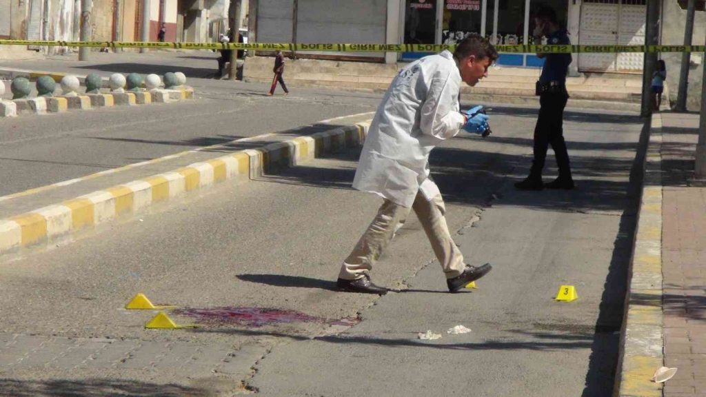 Cezaevi önünde silahlı saldırıya uğrayan şahıs öldü