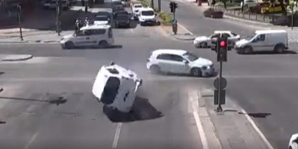 Devri yeni alınan aracın ilk kazası kamerada