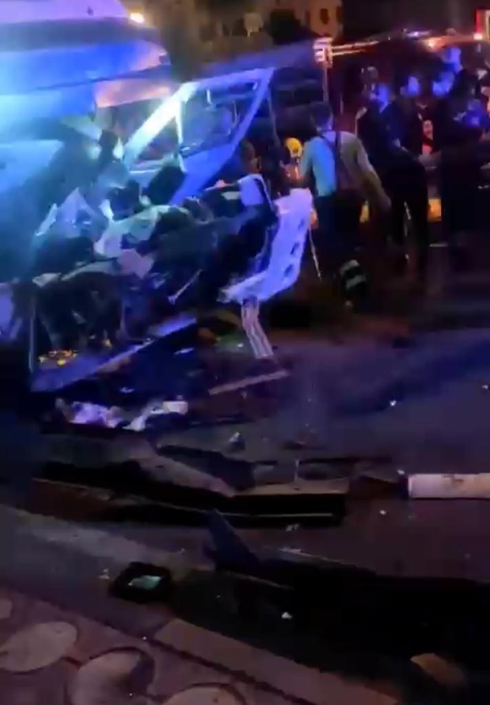 Diyarbakır’da tır park halindeki kamyona çarptı: 1 yaralı