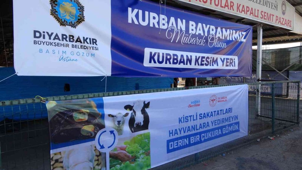 Diyarbakır’da vatandaşlar kurbanlıklarını profesyonel kasaplara emanet etti