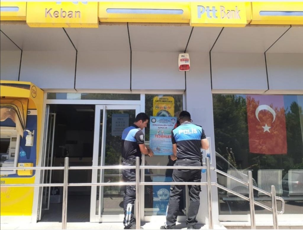 Elazığ polisi plajlarda boğulmalara karşı vatandaşları uyardı