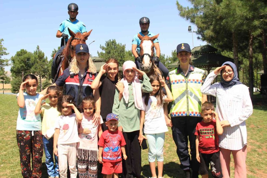 Elazığ’da ’Atlı Jandarma Timi’ göreve başladı