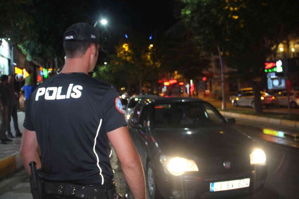 Elazığ’da denetimler gece boyu sürdü