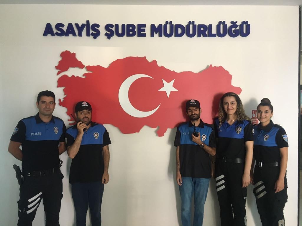 Elazığ’da engelli 2 gencin polislik hayali gerçek oldu
