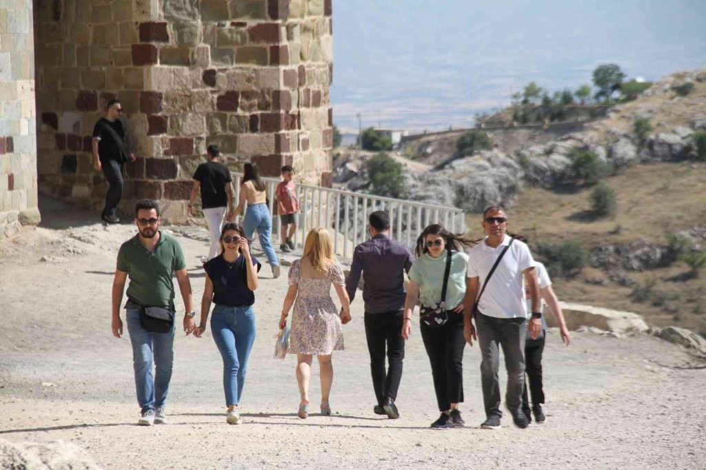 Elazığ’ın turizme açılan kapısı Harput’a ziyaretçi akını