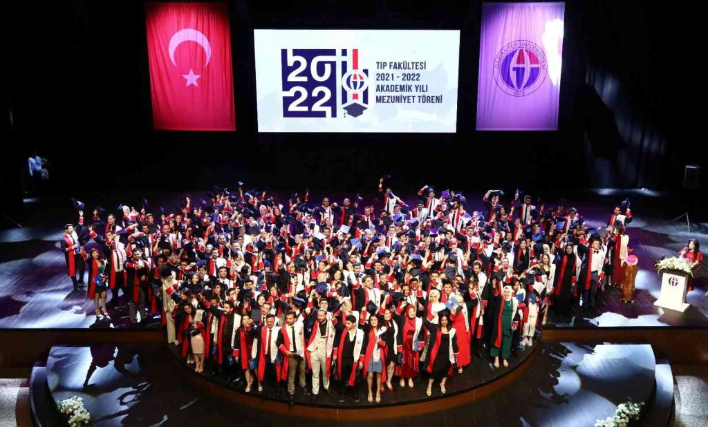 GAÜN Tıp’tan sağlık ordusuna 261 hekim