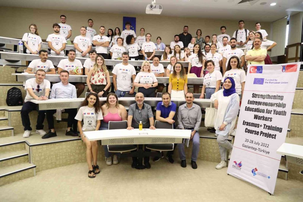 “Gençlik Çalışanları için Girişimcilik Eğitiminin Güçlendirilmesi” projesi HKÜ’de açıldı