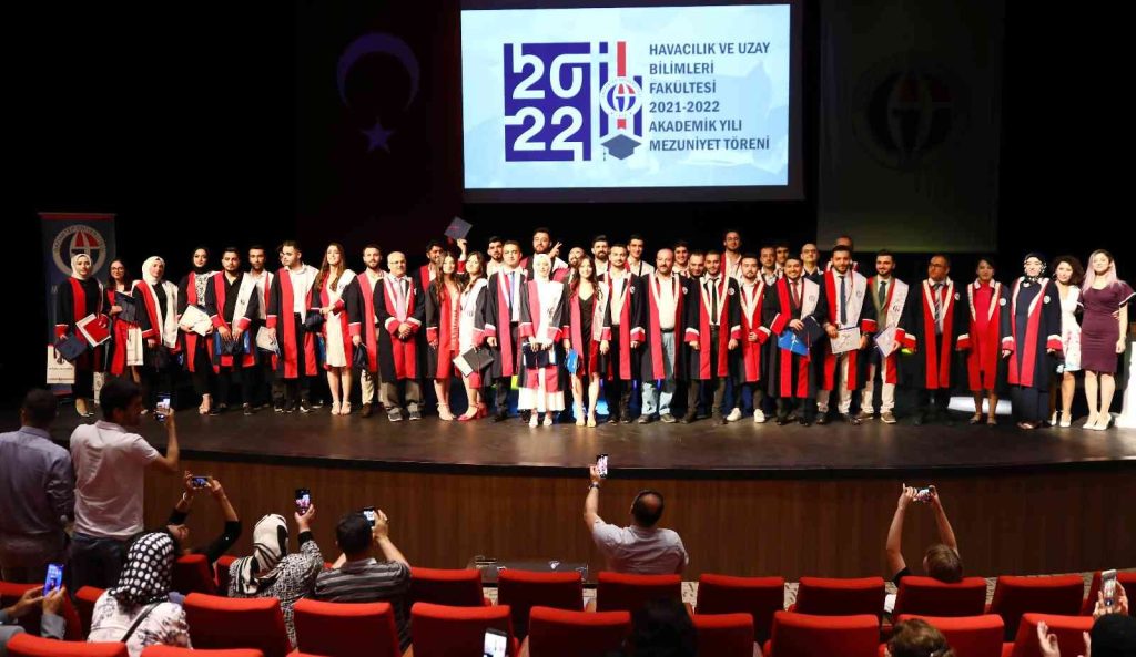 Havacılık ve Uzay Bilimleri Fakültesi’nde mezuniyet heyecanı