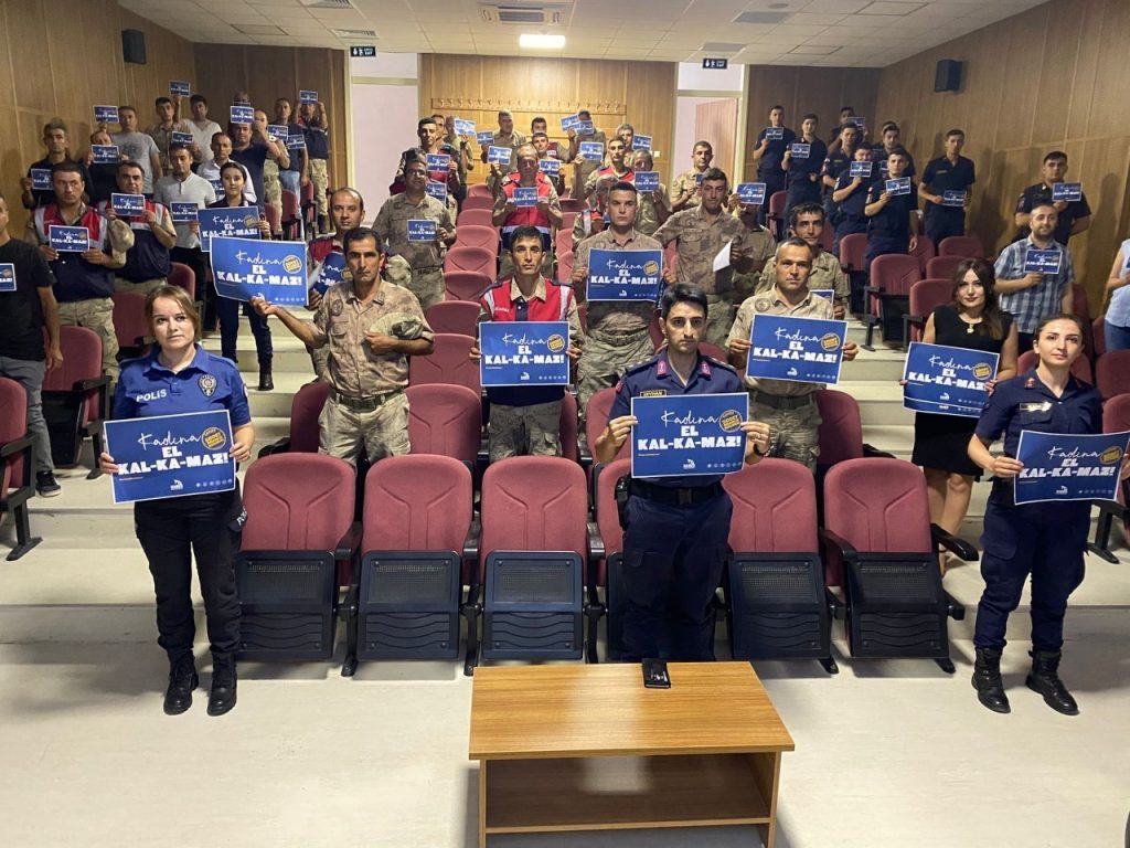 Jandarma’dan kadına yönelik şiddete karşı bilgilendirme