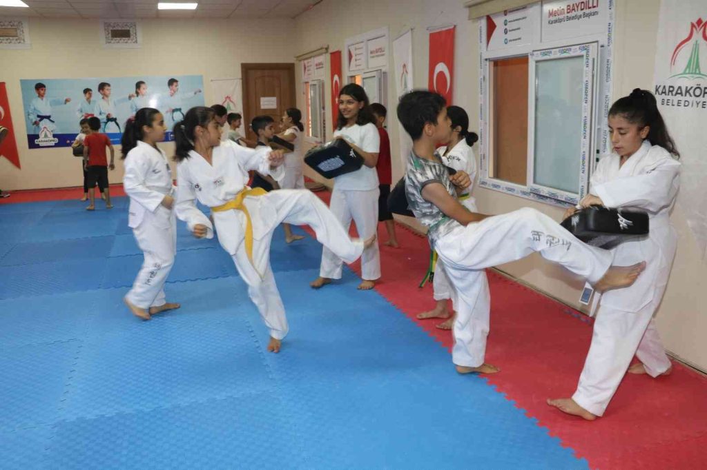 Karaköprü’de çocuklar için yaz spor kursları sürüyor