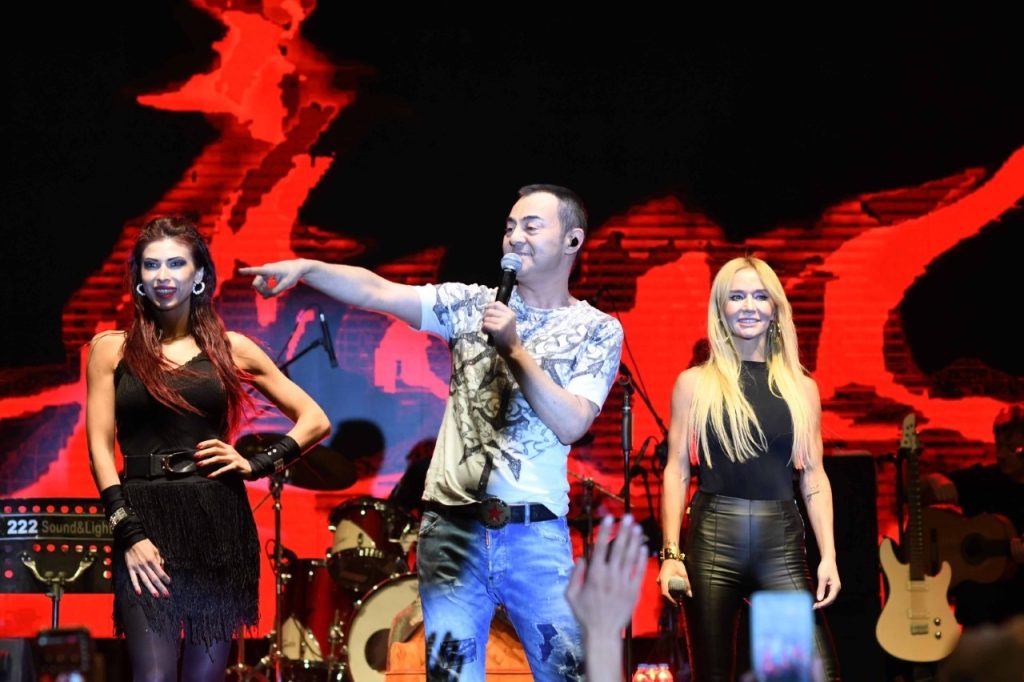 Kayısı Festivali, Eypio ve Serdar Ortaç konserleriyle sona erdi