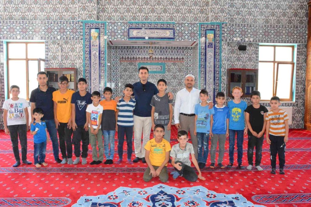 Kaymakam Kaya, Kur’an kursundaki çocuklarla bir araya geldi