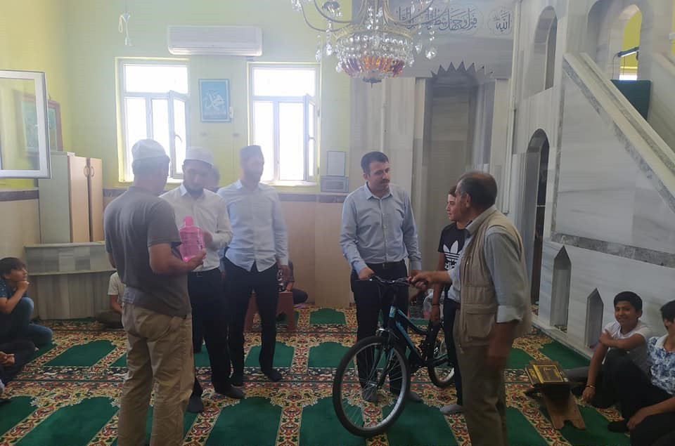 Kaymakam Yurdagül’den Kur’an-ı Kerim öğrenen öğrencilere bisiklet hediyesi