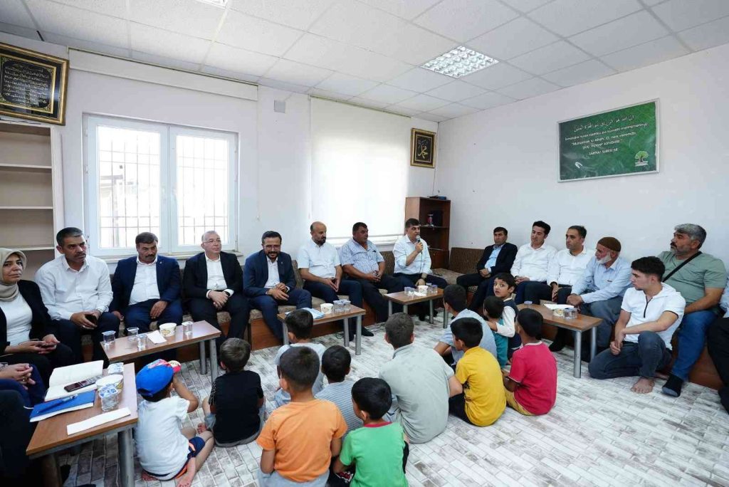 Kırsal mahalleleri gezdiler vatandaşları dinlediler