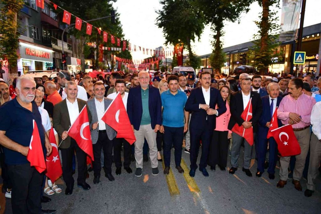 Malatya’da 15 Temmuz kortej yürüyüşü