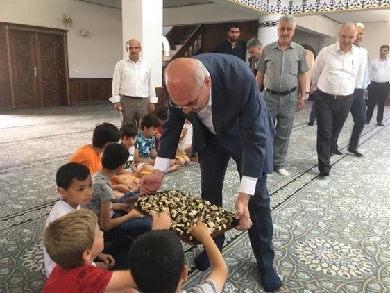 Müftü Topal, Kur’an kursundaki  çocuklarla bir araya geldi